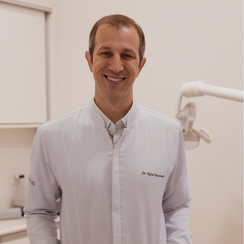 Dr. Rafael Benvenutti — Implantodontista em Fazenda Rio Grande - PR